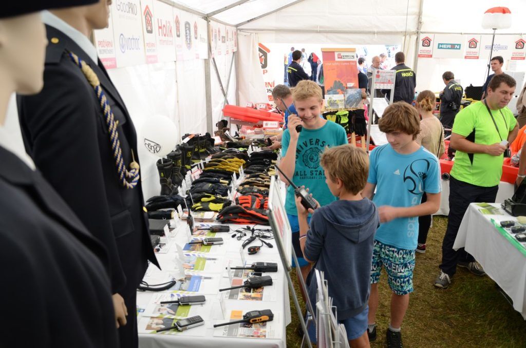 Vysílačky Hytera se představily na setkání hasičských automobilů Pyrocar 2014