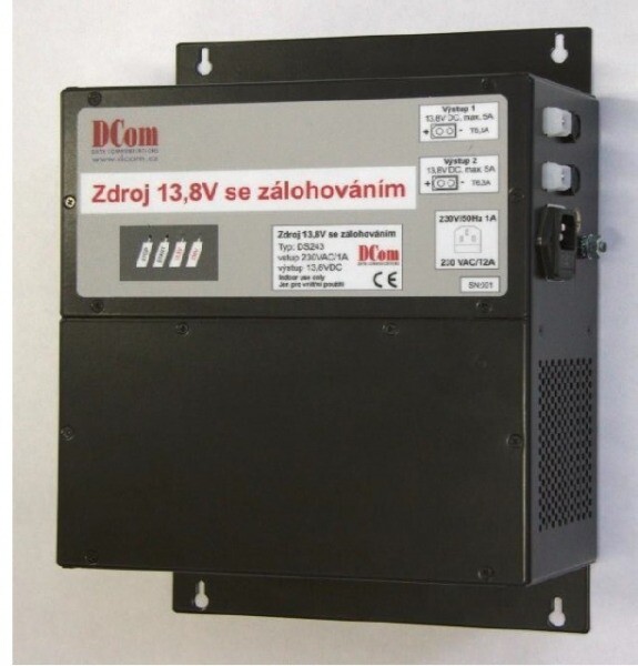 Napájecí zdroj radiostanice s vnitřní zálohou