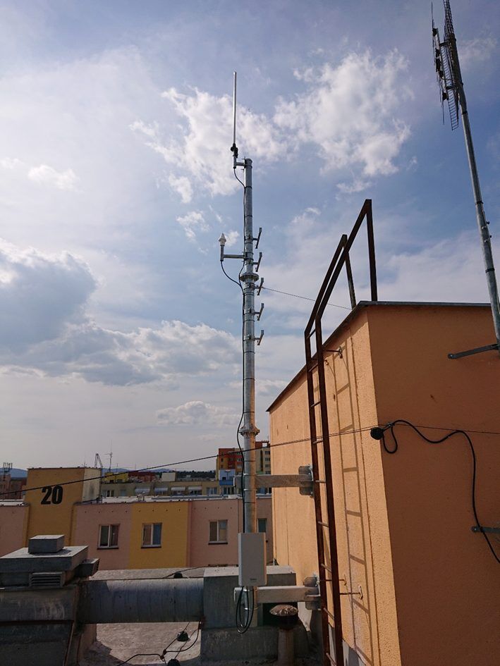 Venkovní základnová stanice Hytera digitální rádiové sítě TETRA dopravního podniku České Budějovice