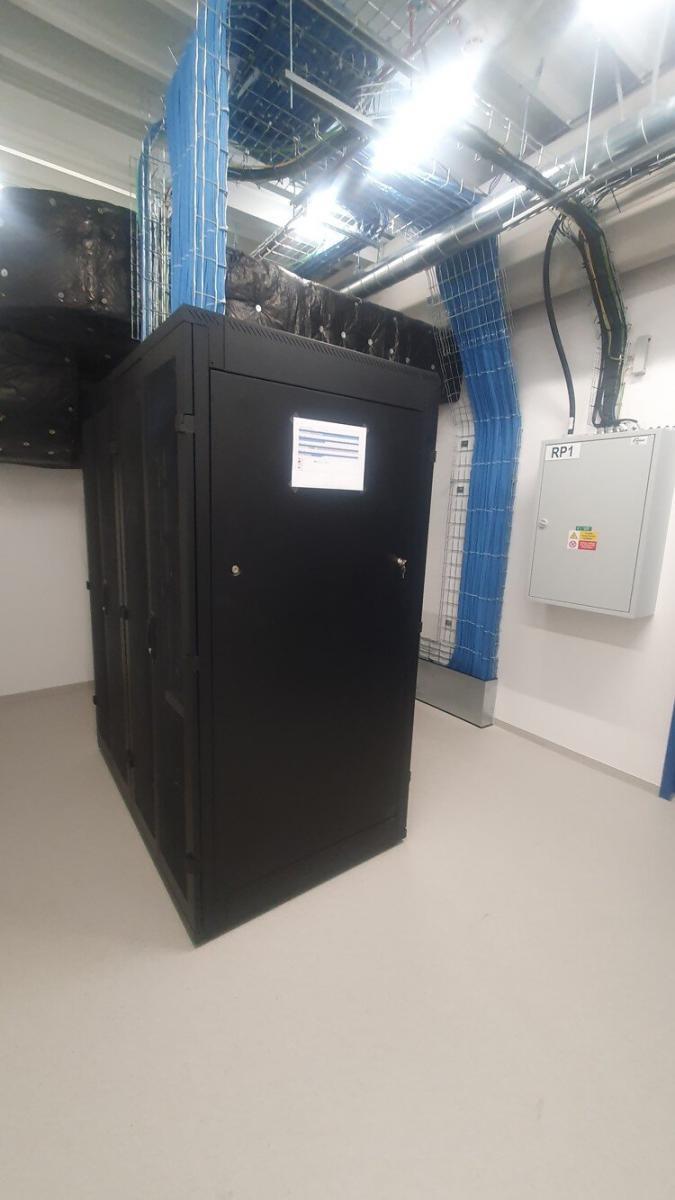 Jeden z rozvaděčů technologie lokální počítačové sítě